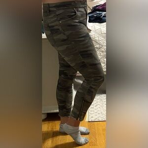 Camouflage skinny jeans size 8s with Zipper Detail
